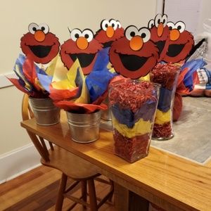 Elmo Centerpiece Props